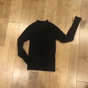 VENUS black top with lace long sleeves. Size L